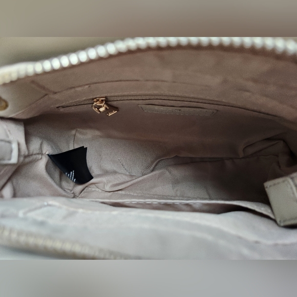 Badgley Mischka Diamond Quilted Bag With Optional Crossbody Strap In Beige! - Picture 9 of 13